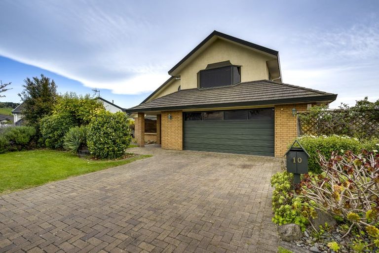 Photo of property in 10 Knightsbridge Place, Taradale, Napier, 4112