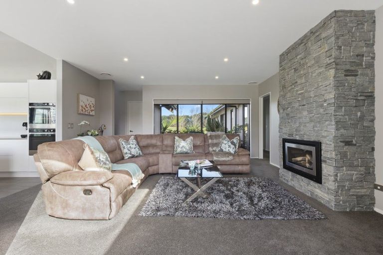 Photo of property in 98 Bushlake Way, Kingseat, Papakura, 2580