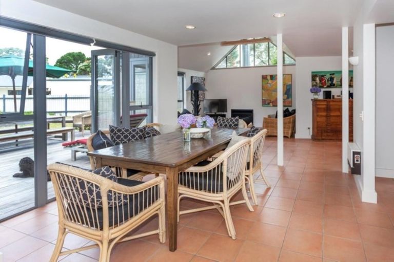 Photo of property in 2 Courtney Close, Pauanui, Hikuai, 3579