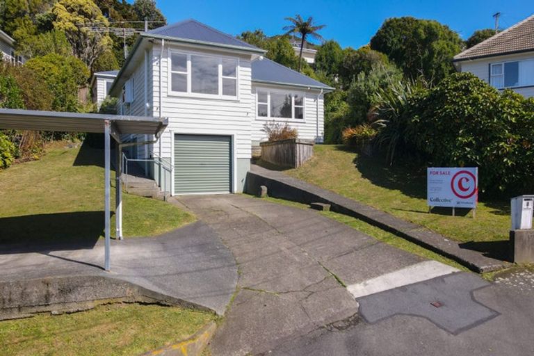 Photo of property in 1 Broderick Crescent, Johnsonville, Wellington, 6037