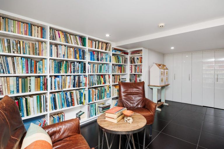 Photo of property in 25 Trent Avenue, Hokowhitu, Palmerston North, 4410