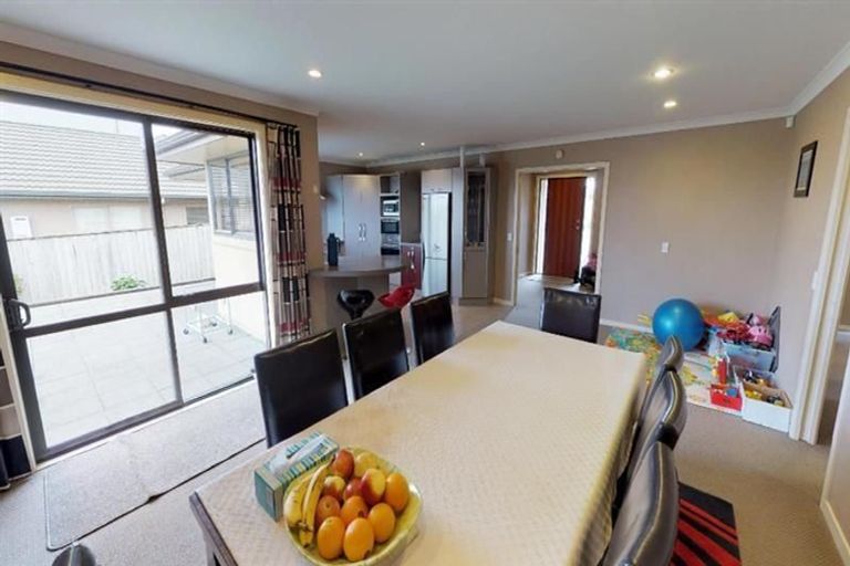 Photo of property in 19 Johnstone Drive, Fitzherbert, Palmerston North, 4410