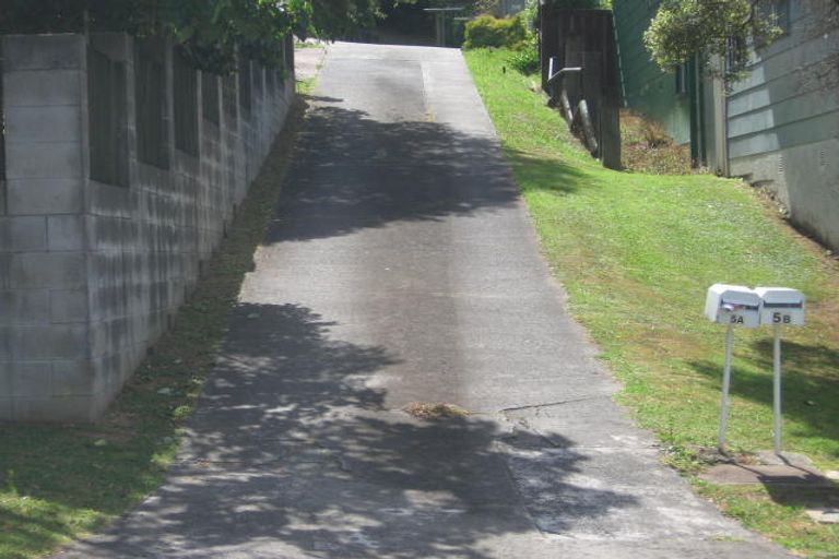 Photo of property in 1/5 Glenvale Place, Totara Vale, Auckland, 0629