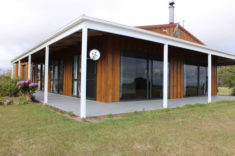 Photo of property in 986 Tinopai Road, Tinopai, Matakohe, 0593