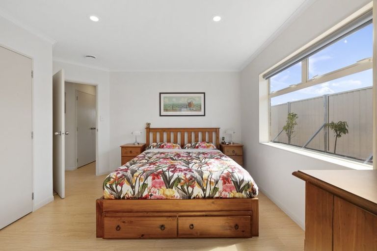 Photo of property in 20 Francis Skinner Place, Orewa, 0931