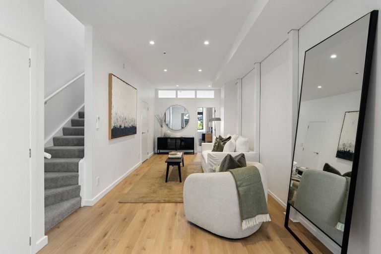 Photo of property in 1/11 Courtenay Place, Te Aro, Wellington, 6011