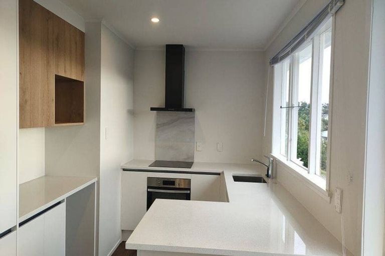 Photo of property in 1/25 Peach Road, Glenfield, Auckland, 0629