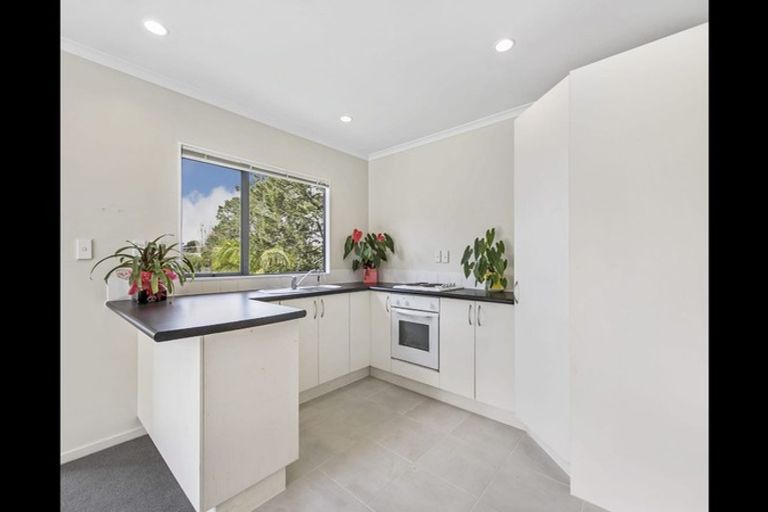 Photo of property in 25 Quincey Place, Massey, Auckland, 0614