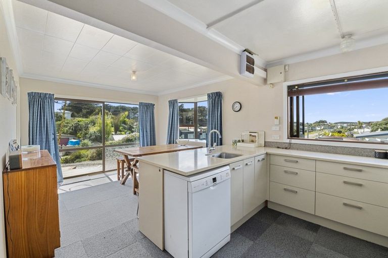 Photo of property in 28 Dewe Terrace, Foxton Beach, Foxton, 4815