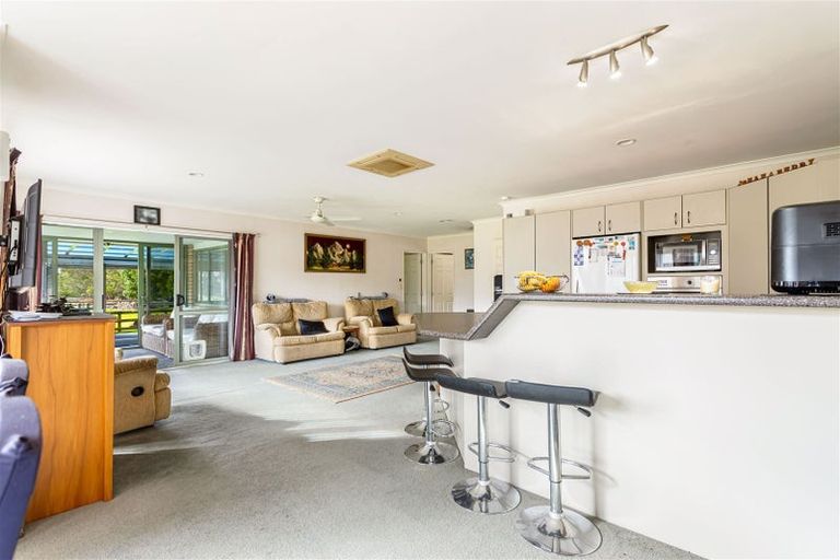Photo of property in 278 Boord Crescent, Kumeu, 0891