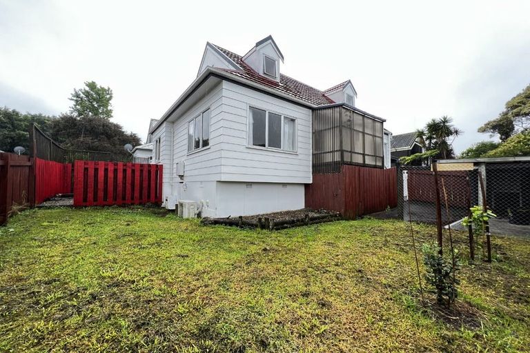 Photo of property in 1/15 Lambrown Drive, Totara Vale, Auckland, 0629