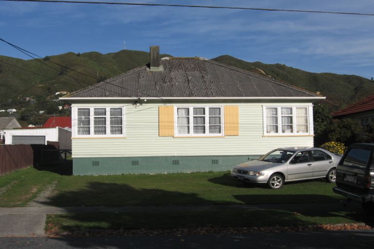 Photo of property in 38 Shearer Crescent, Naenae, Lower Hutt, 5011