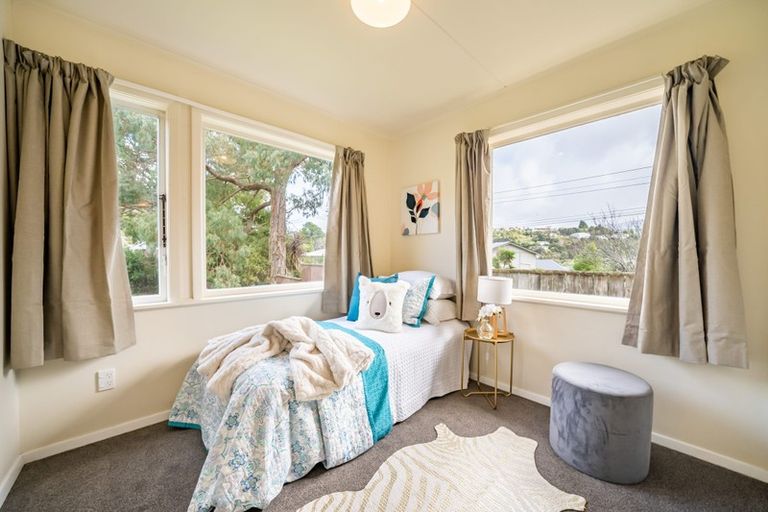 Photo of property in 10 James Grove, Stokes Valley, Lower Hutt, 5019