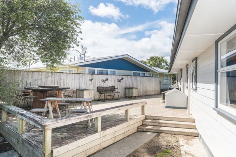 Photo of property in 36 Tararua Terrace, Cloverlea, Palmerston North, 4412