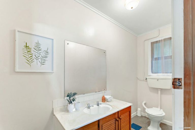 Photo of property in 112 Bleakhouse Road, Mellons Bay, Auckland, 2014