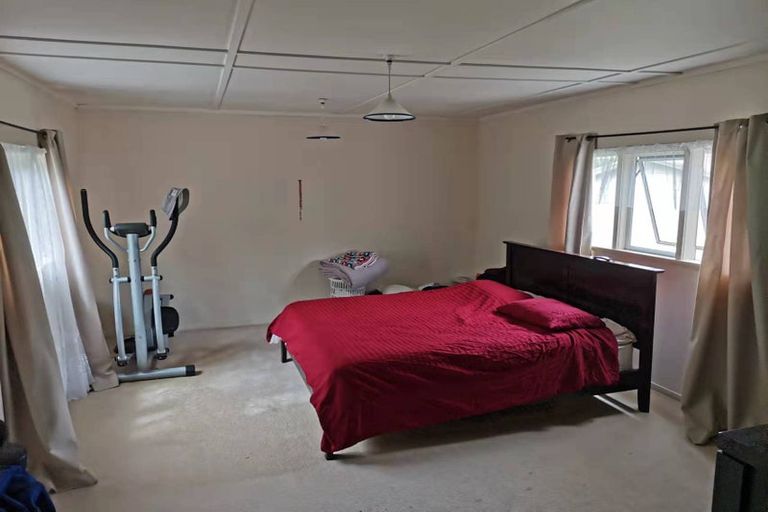 Photo of property in 49 Lavery Place, Sunnynook, Auckland, 0632