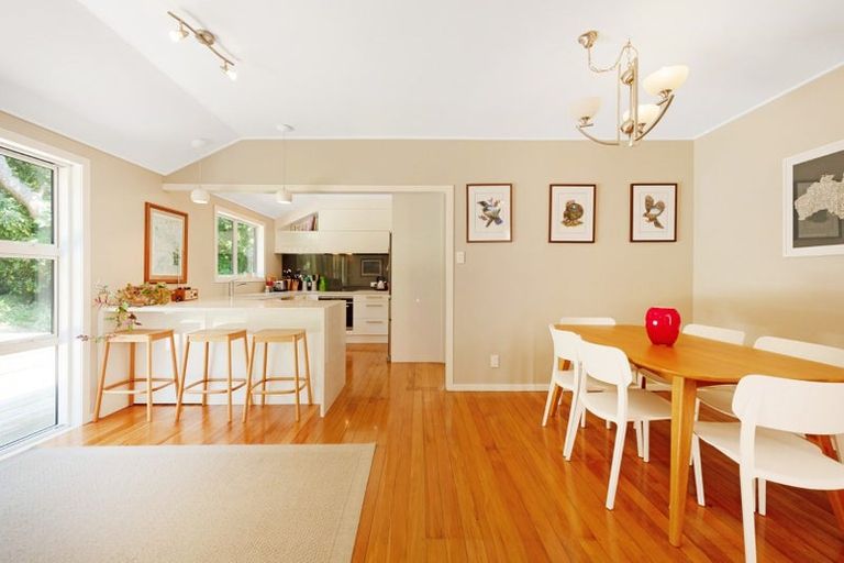 Photo of property in 47 Rona Street, Eastbourne, Lower Hutt, 5013