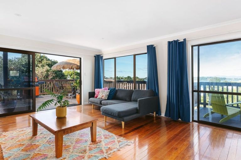 Photo of property in 26 Omokoroa Road, Omokoroa, 3114