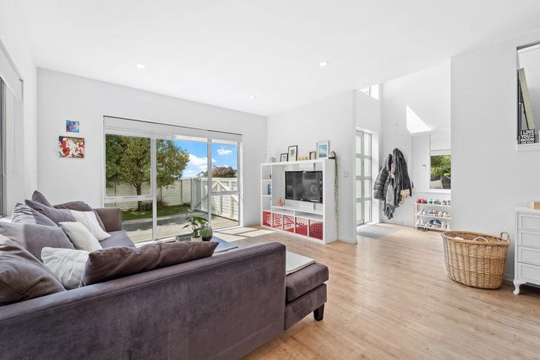 Photo of property in 9 Ruth Craig Place, Stanmore Bay, Whangaparaoa, 0932