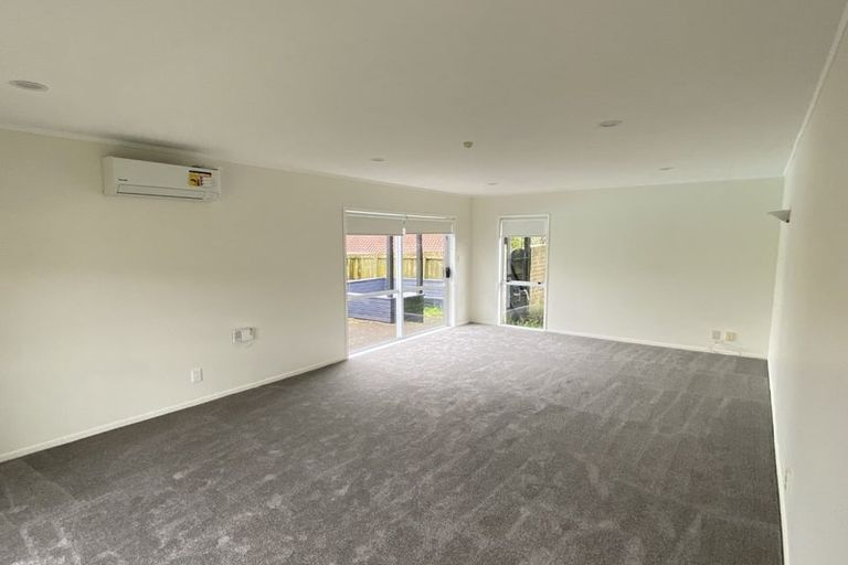 Photo of property in 130 Chelsea View Drive, Chatswood, Auckland, 0626