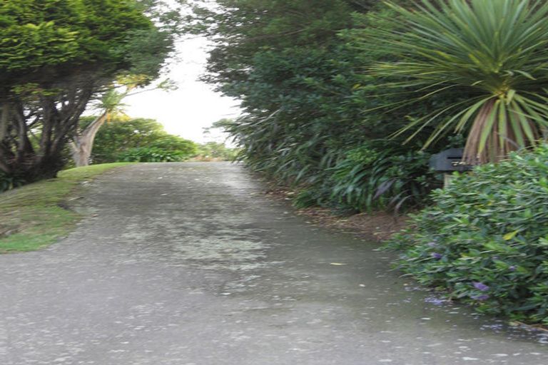 Photo of property in 76 Ruskin Road, Newlands, Wellington, 6037