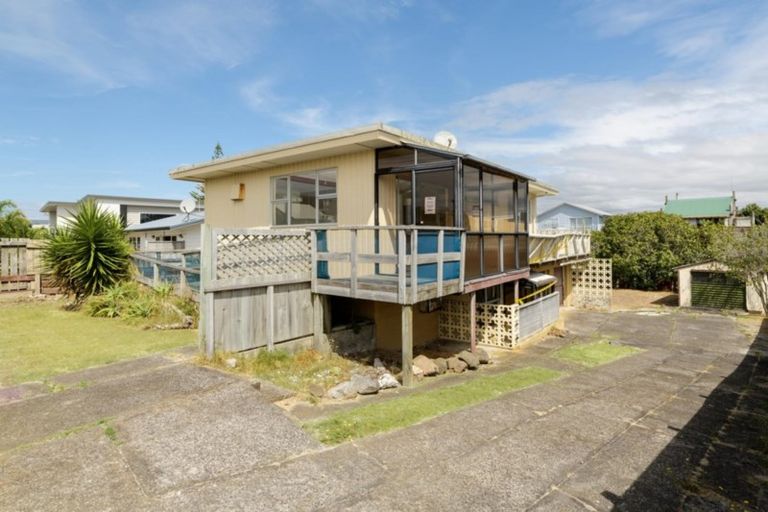 Photo of property in 56 Karewa Parade, Papamoa Beach, Papamoa, 3118