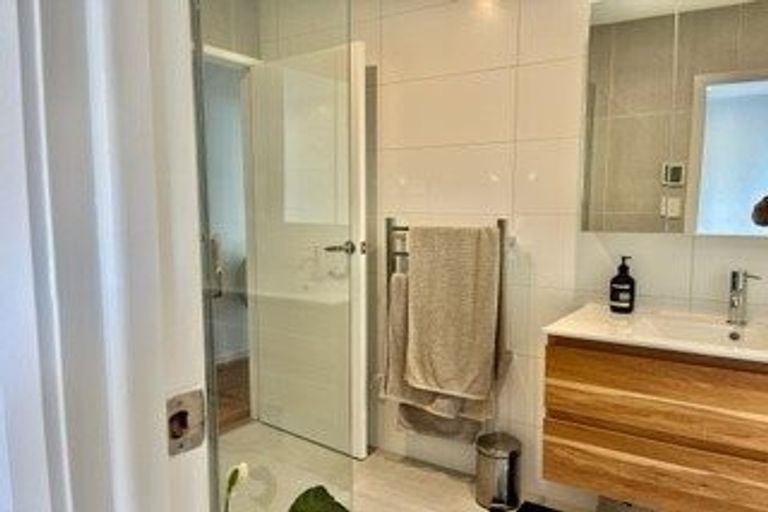 Photo of property in 29 Sylvan Crescent, Te Atatu South, Auckland, 0610