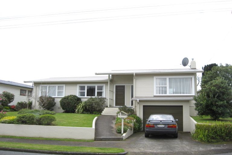 Photo of property in 2 Blenheim Place, Vogeltown, New Plymouth, 4310