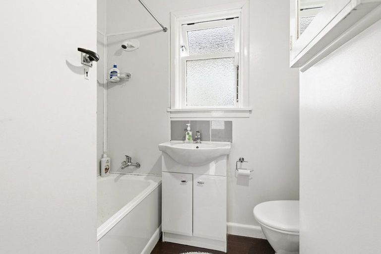 Photo of property in 637 Evans Bay Parade, Kilbirnie, Wellington, 6022