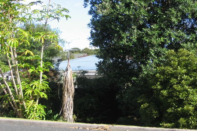 Photo of property in 2/20 Channel View Road, Campbells Bay, Auckland, 0630