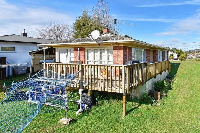 Photo of property in 2 Birdwood Road, Pukekohe, 2120