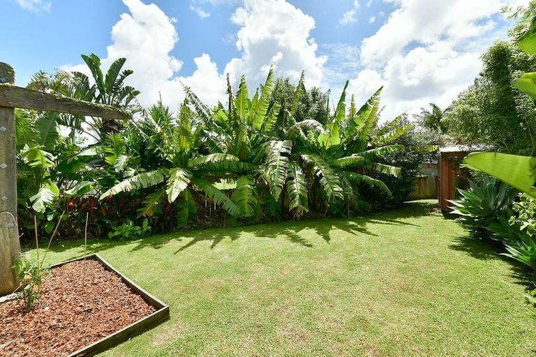 Photo of property in 33 Jelas Road, Red Beach, 0932