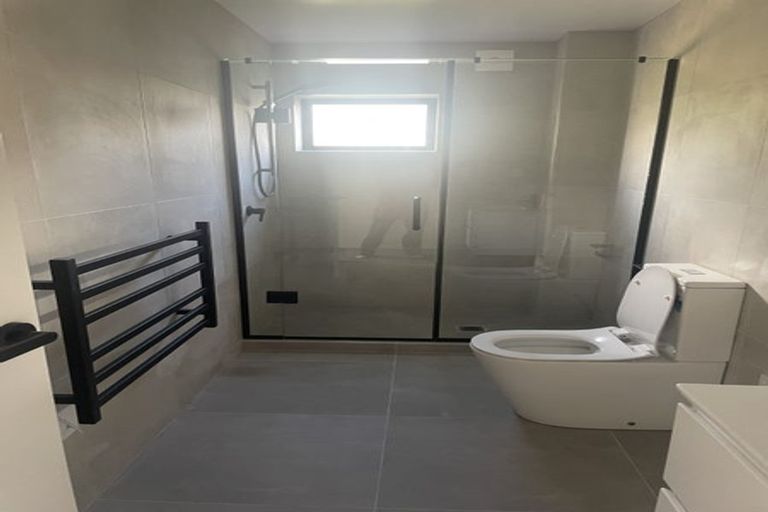 Photo of property in 45d Greenvalley Rise, Glenfield, Auckland, 0629