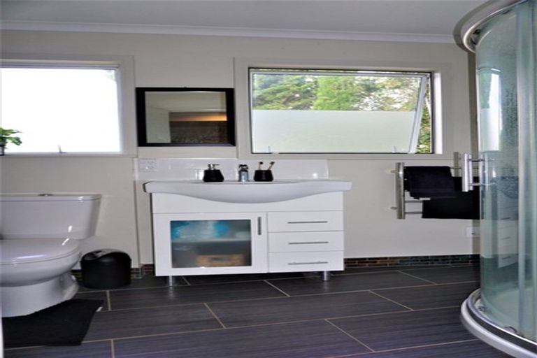 Photo of property in 82 Heatherlea West Road, Levin, 5575