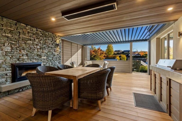 Photo of property in 10 Mica Ridge, Arrowtown, 9371
