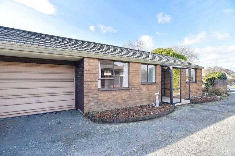 Photo of property in 1/25 Withells Road, Avonhead, Christchurch, 8042