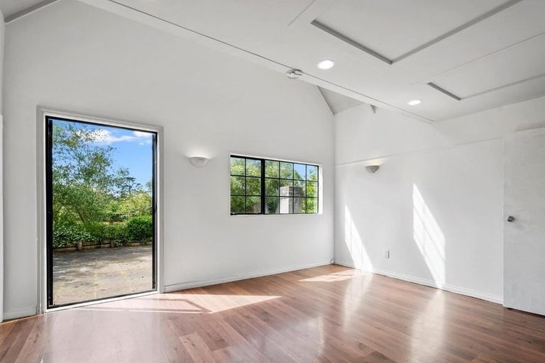 Photo of property in 87 Tawa Road, Kumeu, 0891