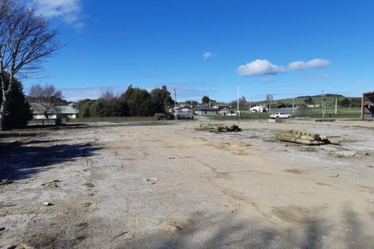 Photo of property in 42 Waikawa Road, Owaka, 9535