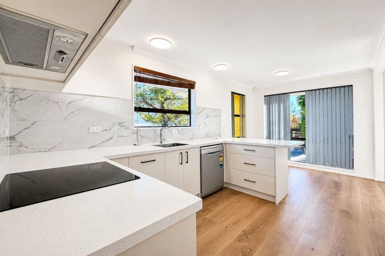 Photo of property in 2 Resolution Place, Bryndwr, Christchurch, 8053