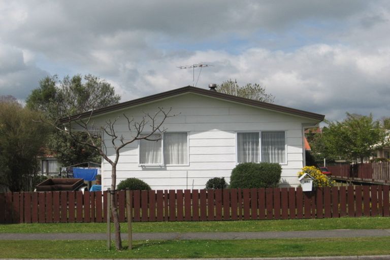 Photo of property in 34a Aquarius Drive, Kawaha Point, Rotorua, 3010