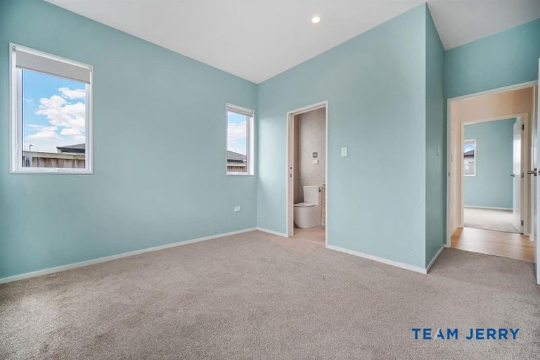 Photo of property in 67 Whare Kauri Road, Papakura, 2110