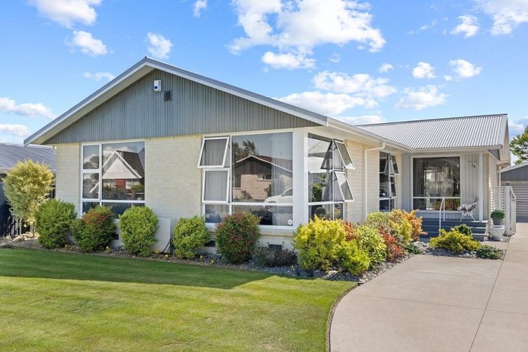 Photo of property in 15 Waratah Street, Avondale, Christchurch, 8061