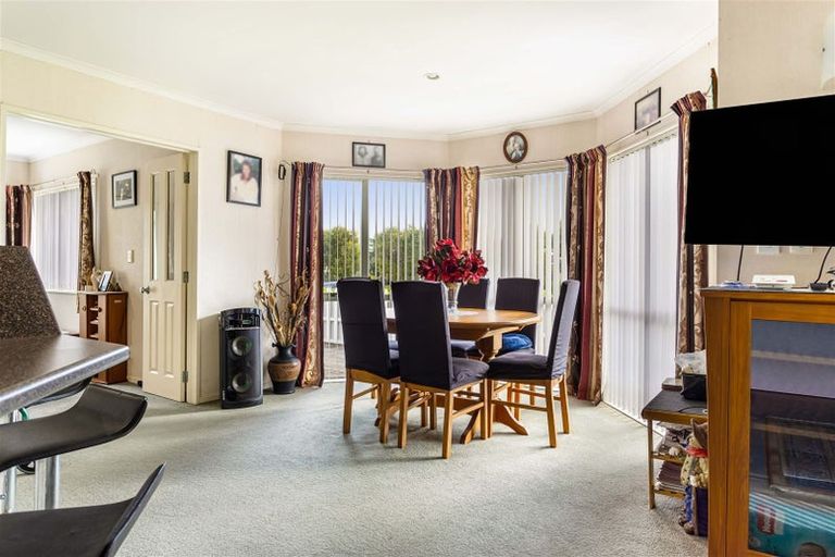 Photo of property in 278 Boord Crescent, Kumeu, 0891