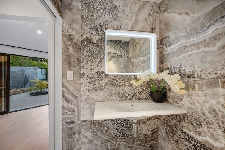 Photo of property in 9 Quebec Road, Milford, Auckland, 0620