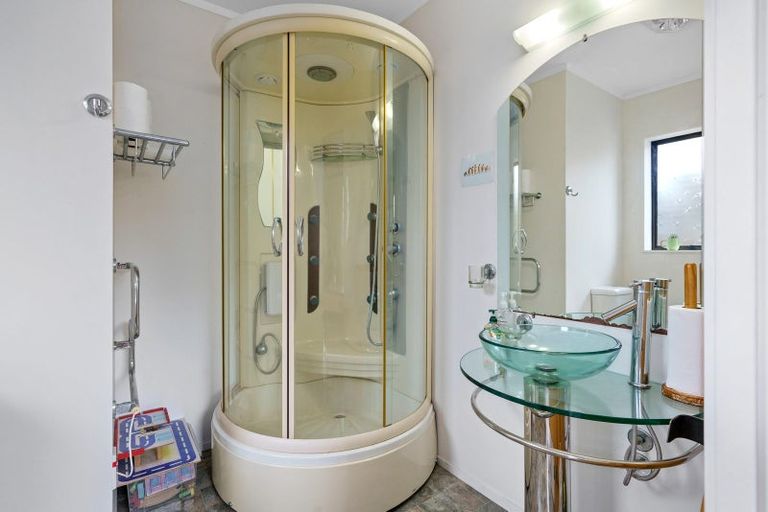 Photo of property in 251 Shakespeare Street, Leamington, Cambridge, 3432