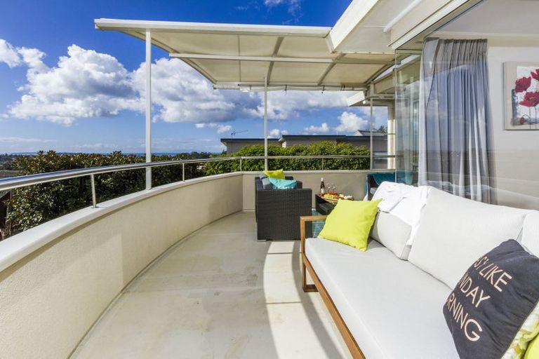 Photo of property in 3/133 Carlisle Road, Northcross, Auckland, 0632