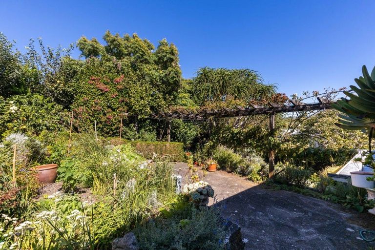 Photo of property in 32 Queens Road, Glen Avon, New Plymouth, 4312