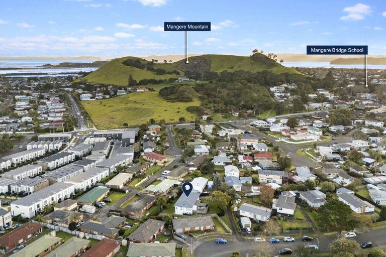 Photo of property in 2/97 Crawford Avenue, Mangere Bridge, Auckland, 2022