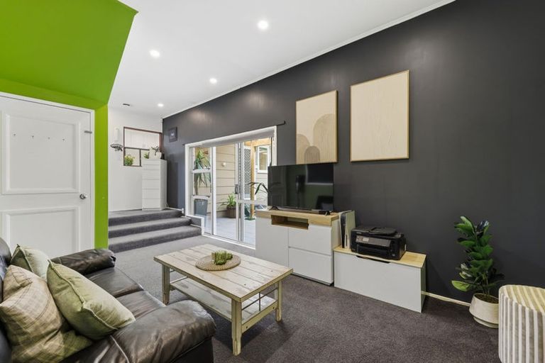 Photo of property in 16 Judkins Crescent, Cockle Bay, Auckland, 2014