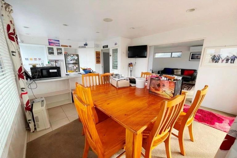 Photo of property in 1/109 Churchill Road, Murrays Bay, Auckland, 0630